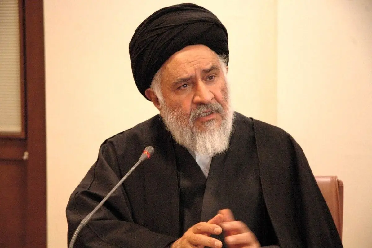  در تعجبم از وزیر علوم که چرا در موضوع اخراج استادان از دانشگاه‌ها سکوت پیشه کرده است
