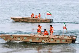 نجات ۶ گردشگر توسط مرزبانان بندرعباسی
