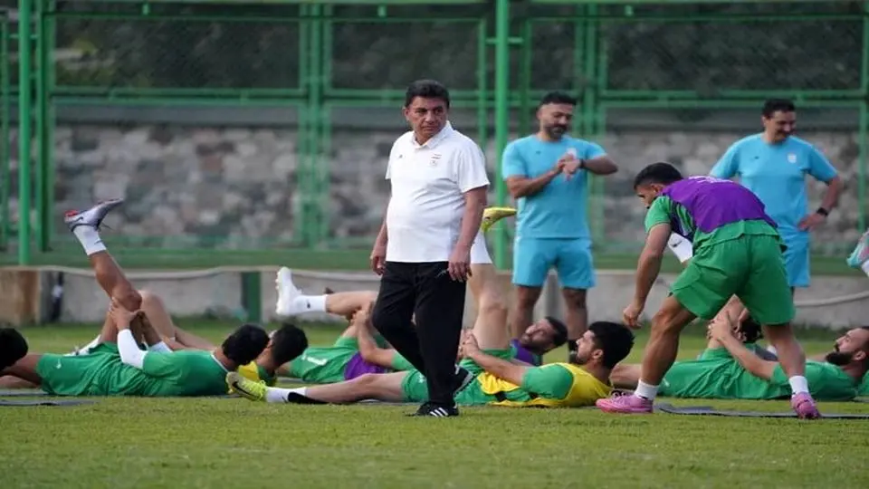 مدیرروستا: زیر توپ زدن هم بلد نیستیم؛ برخی ملیپوشان توهم حرفهای بودن دارند