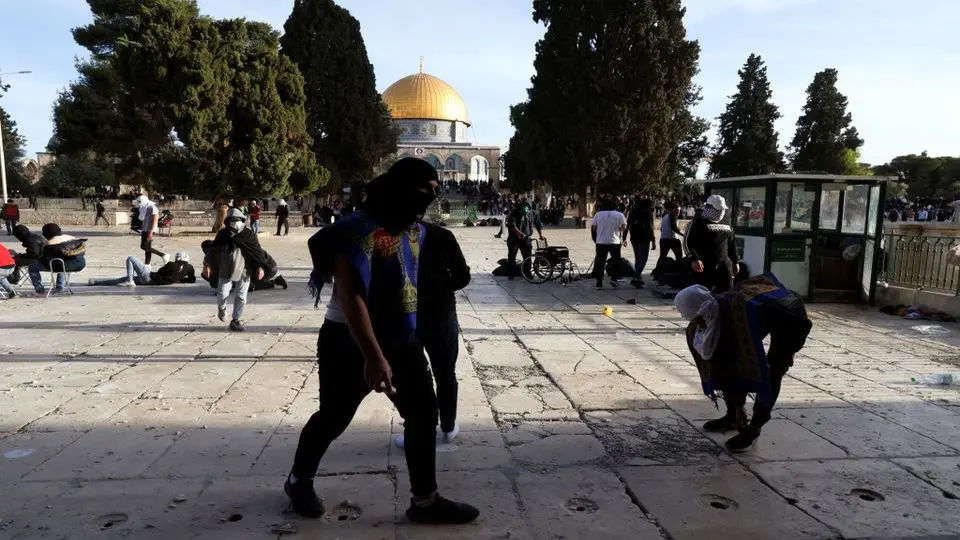 Palestinians clash with Israeli police at Jerusalem holy site, 31 injured