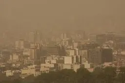آسمان خاکی البرز! گرد و غبار بی‌خبر از راه رسید