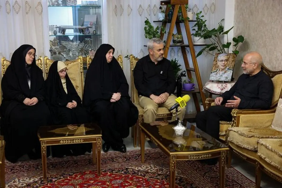 قالیباف به خانه شهید باقری رفت+ عکس