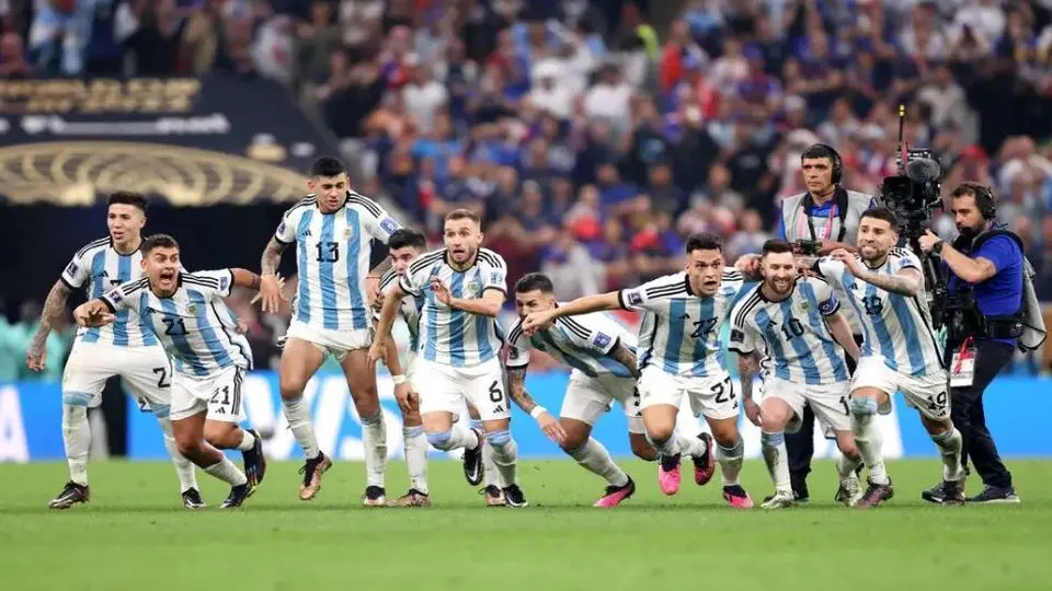 المنتخب الأرجنتینی یتوج بکأس العالم 2022 بعد فوزه على نظیره الفرنسی