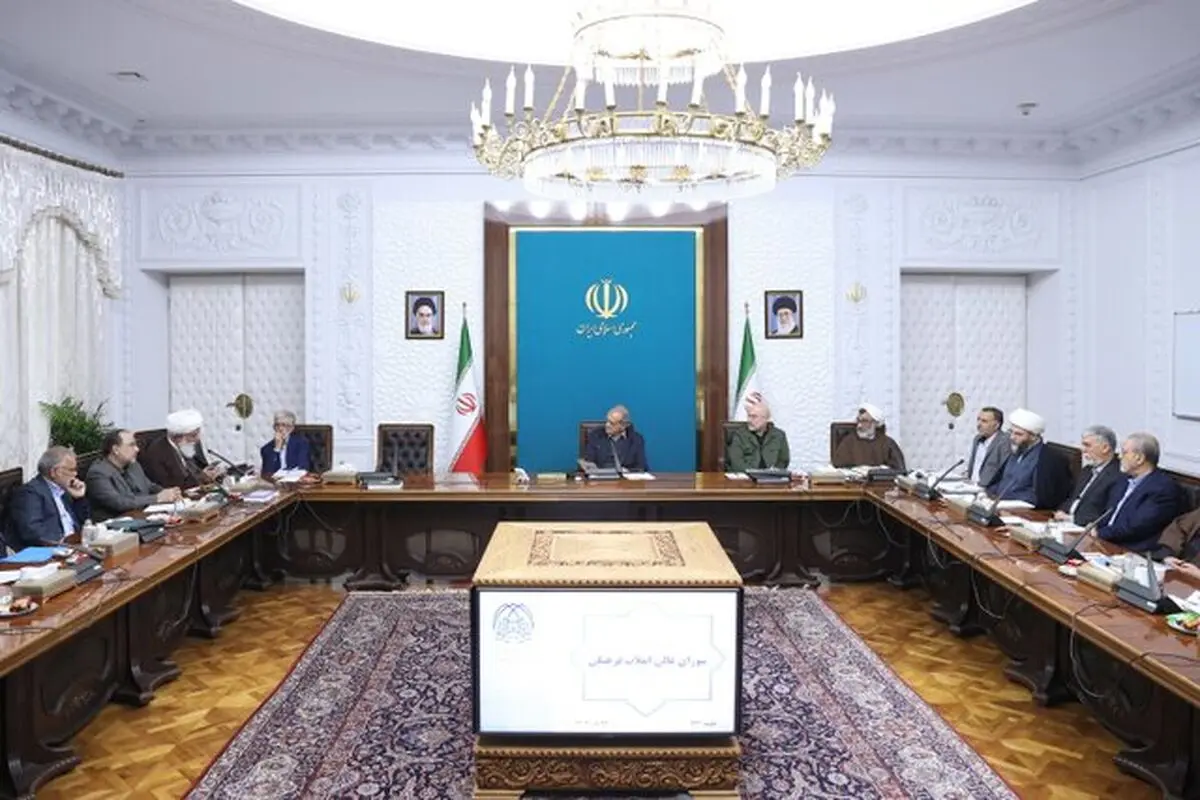 پزشکیان: پایبندی کارمندان به حجاب الزامی است