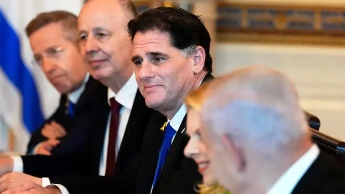 درمر می‌رود، نفوذش می ماند