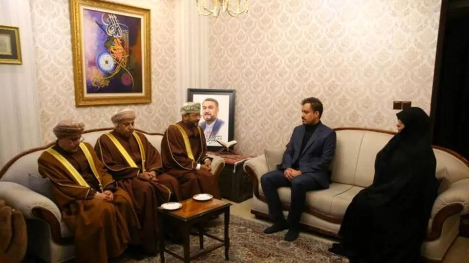 وزیر الخارجیة العمانی یزور عائلة الشهید امیرعبداللهیان لتقدیم التعازی