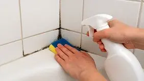 ۷ ترفند برای از بین بردن کپک دستشویی و حمام