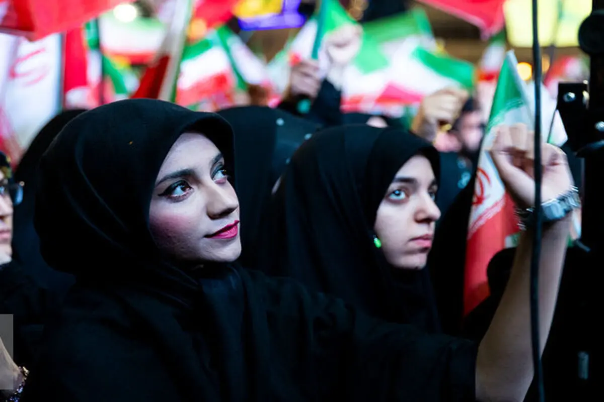 عکس‌هایی که ایسنا از زنان حاضر در تجمعات شبانه تهران منتشر کرد