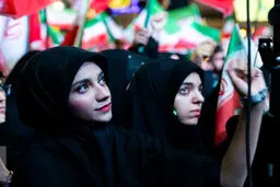 عکس‌هایی که ایسنا از زنان حاضر در تجمعات شبانه تهران منتشر کرد