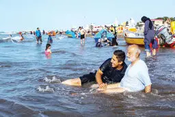 اخم در چهره شادی