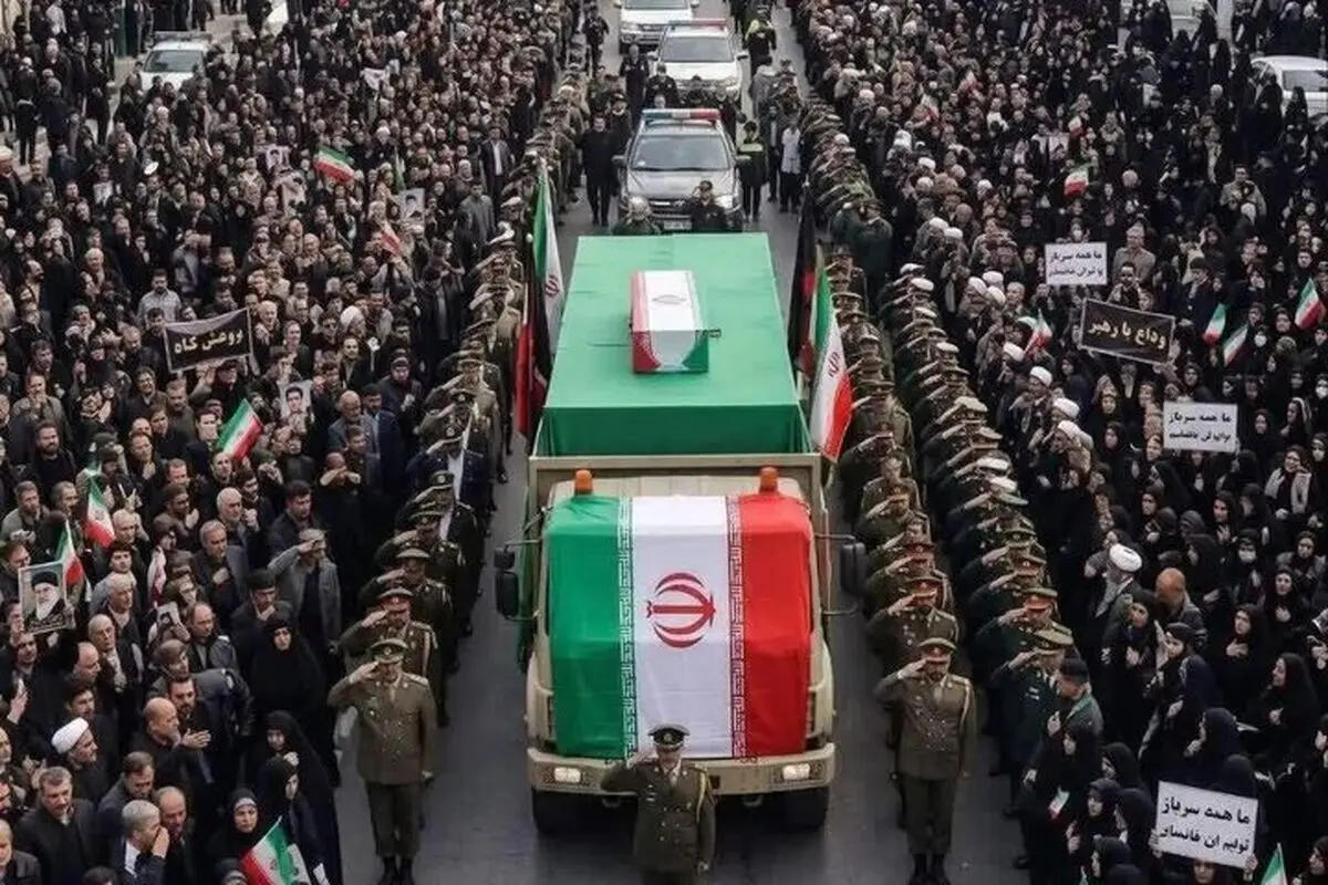 ۱۰ وسیله‌ ضروری که باید قبل از حضور در مراسم بدرقه و تشییع رهبر شهید همراهتان باشد
