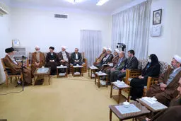 Leader calls on Shia Muslims to introduce Imams to world