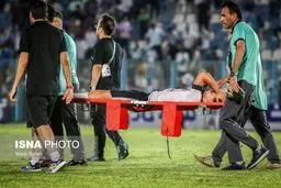 انتقال مهاجم ملوان از ورزشگاه به بیمارستان به‌علت شدت بالای مصدومیت