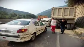 تصادف زنجیره ای ۸ خودرو در سوادکوه