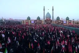 مراسم تشییع رهبر شهید در قم به پایان رسید