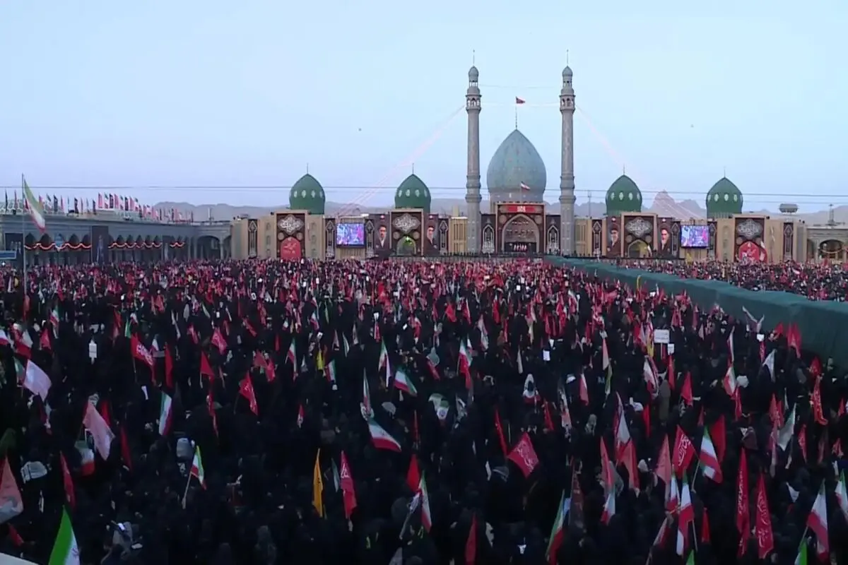 مراسم تشییع رهبر شهید در قم به پایان رسید