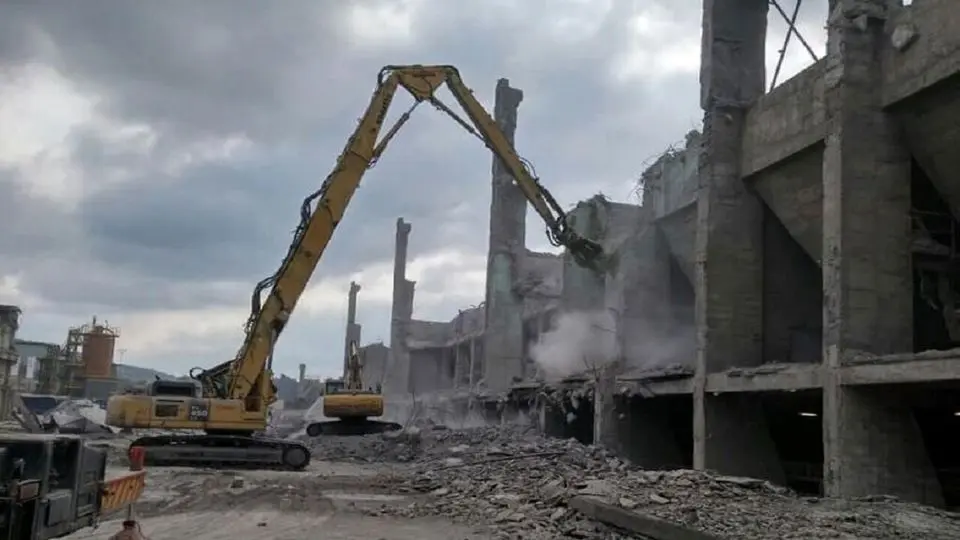 تخریب عجیب یک ساختمان در تهران خبرساز شد!/ ویدئو


