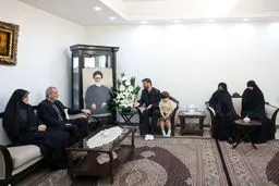 دیدار پزشکیان با خانواده آیت‌الله آل هاشم 