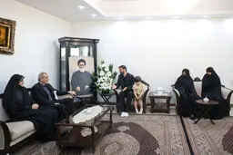 دیدار پزشکیان با خانواده آیت‌الله آل هاشم 