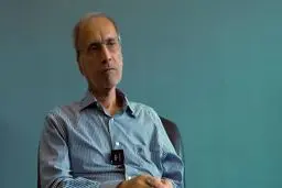 آرمان‌های اصلاحات به انقلاب نزدیک است
