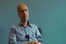 آرمان‌های اصلاحات به انقلاب نزدیک است
