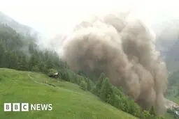 با ریزش یخچال طبیعی در سوئیس یک روستا مدفون شد
