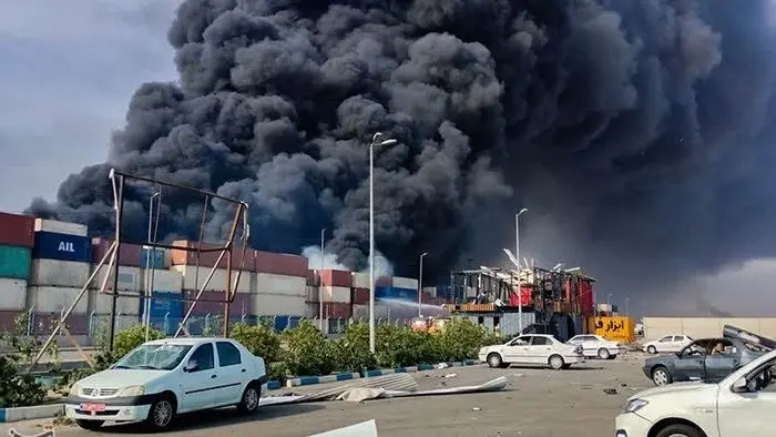 عملیات نجات هلال‌احمر پس از انفجار بندر شهید رجایی ادامه دارد