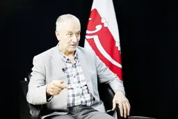 از فوتبال  و  ریاست، تا  اقتصاد و سیاست  با مرد همیشه‌خندان

