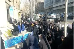 اعتراض کارنامه‌ سبزها مقابل وزارت آموزش و پرورش/ از بازنشستگان به جای نیروهای جوان استفاده نکنید!