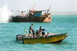 ​ضبط سفینتین تشحنان وقود مهرب فی المیاه الشمالیة الغربیة للخلیج الفارسی 