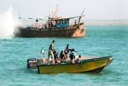 ​ضبط سفینتین تشحنان وقود مهرب فی المیاه الشمالیة الغربیة للخلیج الفارسی 
