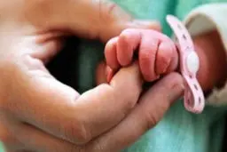 کدام زوج‌ها تحت پوشش درمان ناباروری قرار می‌گیرند؟/ اینفوگرافیک