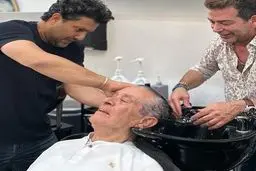 شستشوی سر بهروز وثوقی توسط حامد بهداد/ ویدئو

