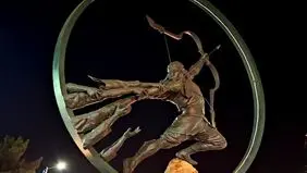 رونمایی از مجسمه آرش کمانگیر در کرمان+عکس