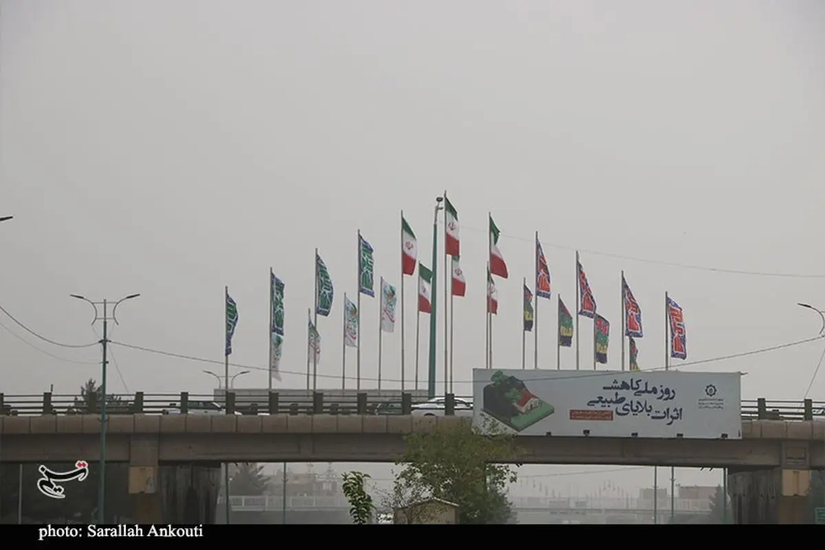 کرمان در محاصره ریزگردها؛ کاهش کیفیت هوا و دید افقی
