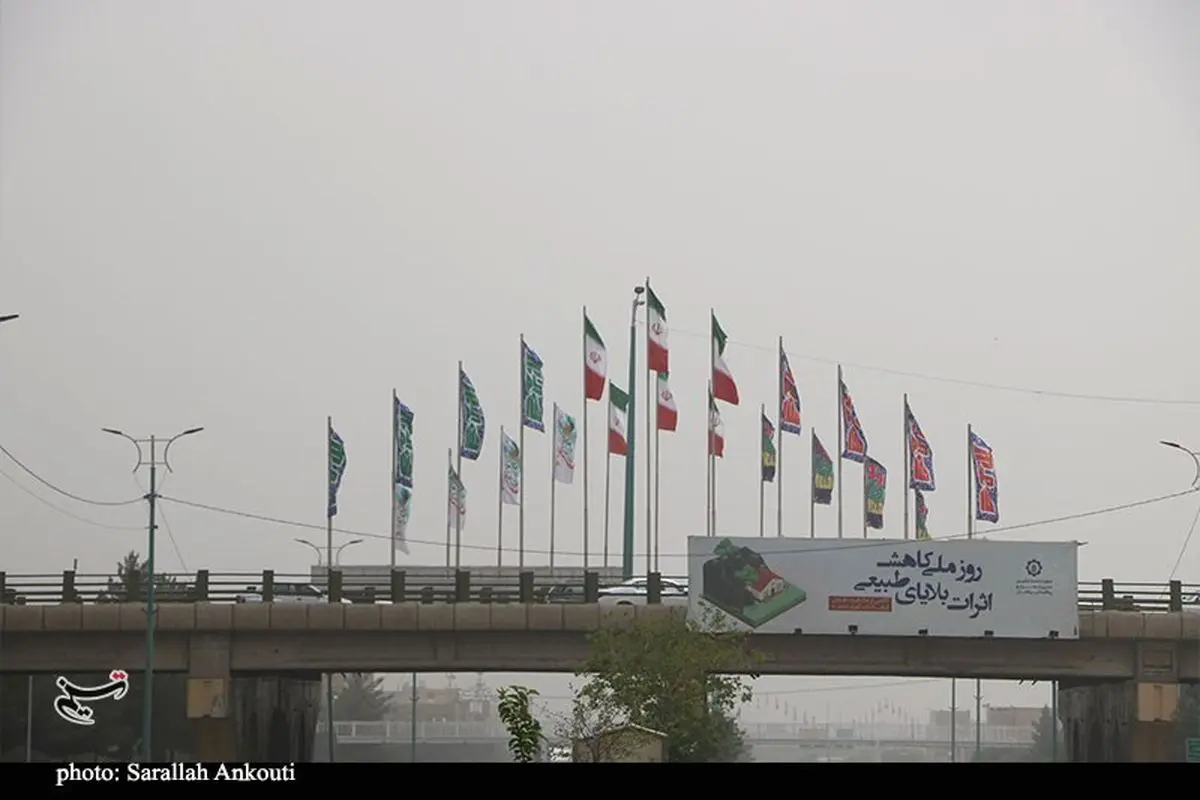 کرمان در محاصره ریزگردها؛ کاهش کیفیت هوا و دید افقی
