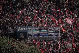 گاردین از مراسم تشییع پیکر رهبر شهید انقلاب گرارش داد 