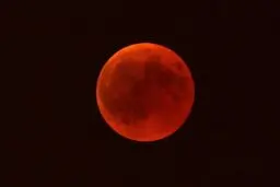 ماه خونین در آسمان امشب؛‌ پنج‌شنبه ۲۳ اسفند