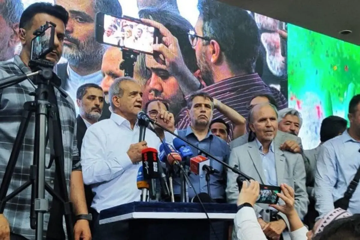 پزشکیان در جمع مردم مشهد: ما حق نداریم با دختران و زنان برخورد خشن  داشته باشیم، این مسائل را جمع خواهیم کرد/ ویدیو