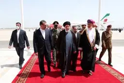 سلطان عمان یستقبل الرئیس الایراني رسمیا