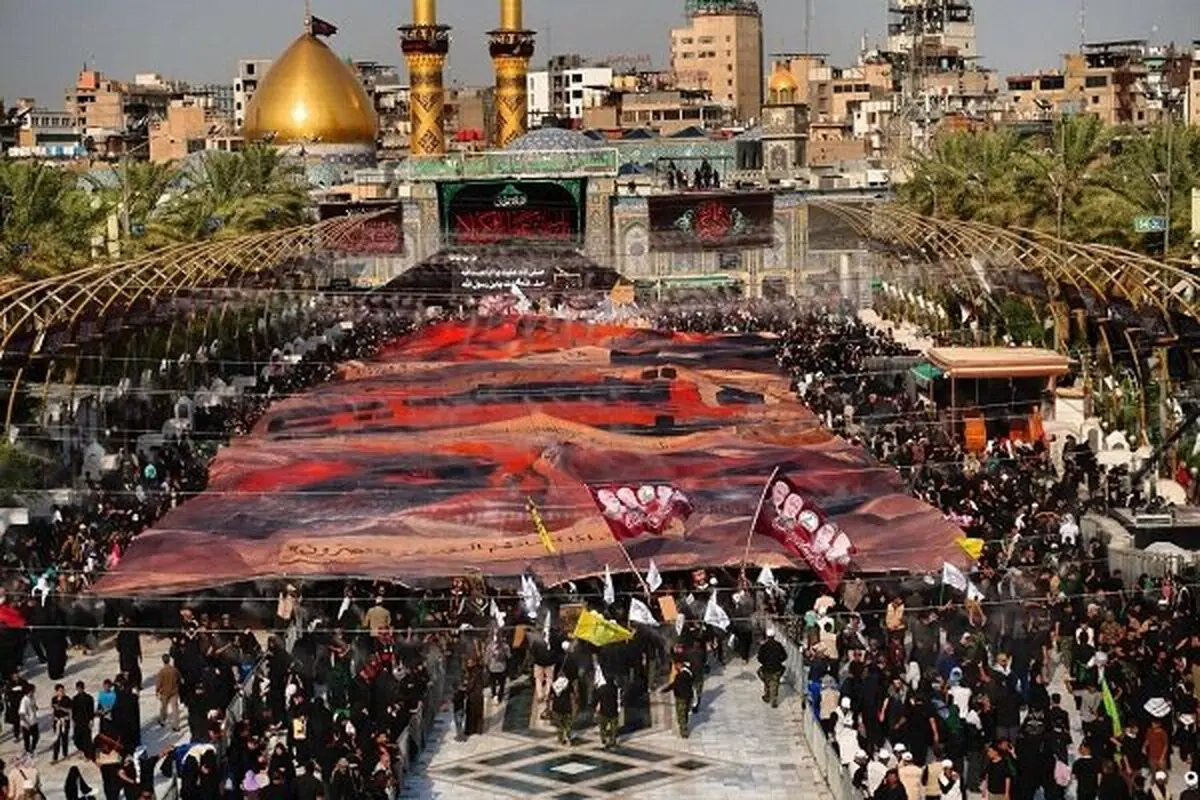 تصویر رهبران و فرماندهان شهید در بین الحرمین