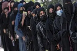 طالبان کتک زدن زنان و فرزندان را قانونی اعلام کرد