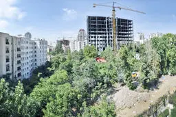 تیشه برج‌باغ  بر‌ ریشه باغ‌های شهر