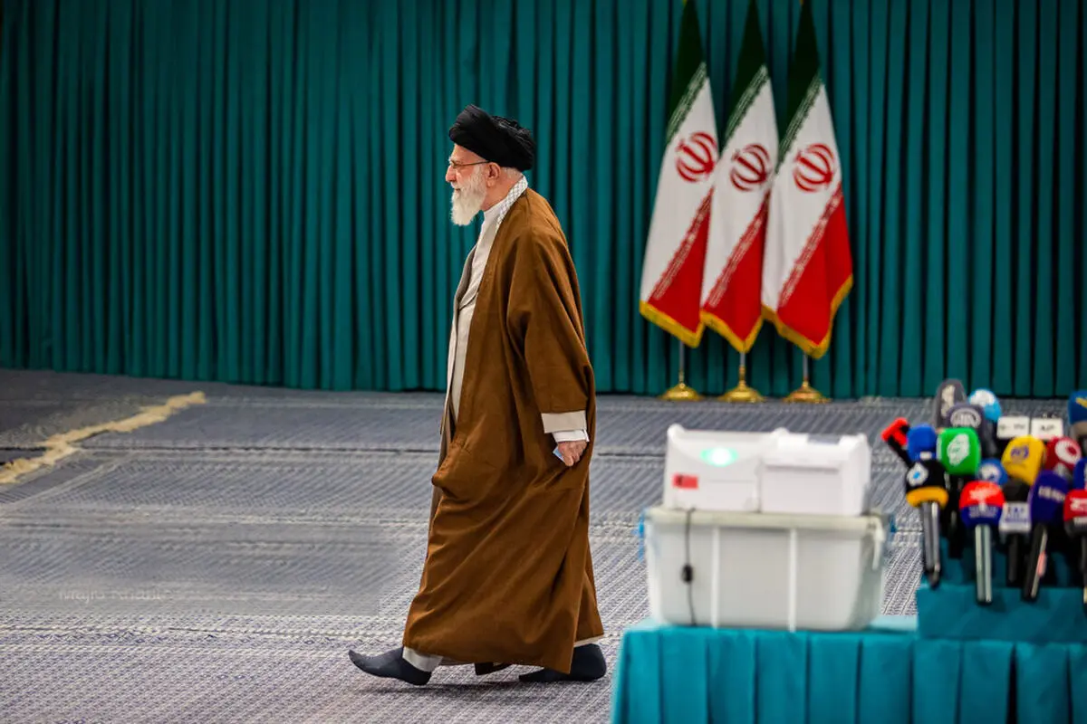 پخش زنده حضور رهبر انقلاب در انتخابات ریاست جمهوری ۱۴۰۳؛ تیتر یک سایت رهبری چند ساعت مانده به انتخابات درباره کاندیدای اصلح/ عکس
