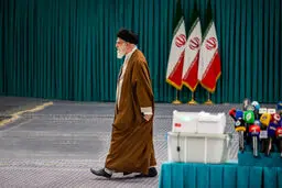 پخش زنده حضور رهبر انقلاب در انتخابات ریاست جمهوری ۱۴۰۳؛ تیتر یک سایت رهبری چند ساعت مانده به انتخابات درباره کاندیدای اصلح/ عکس
