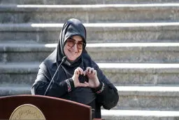 ذوق‌زدگی کیهان از نقد روزنامه اصلاح‌طلب به خانم سخنگو!