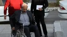 فرماندار اصفهان در اقدامی عجیب با صندلی چرخدار به مراسم تجلیل از معلولان رفت!


