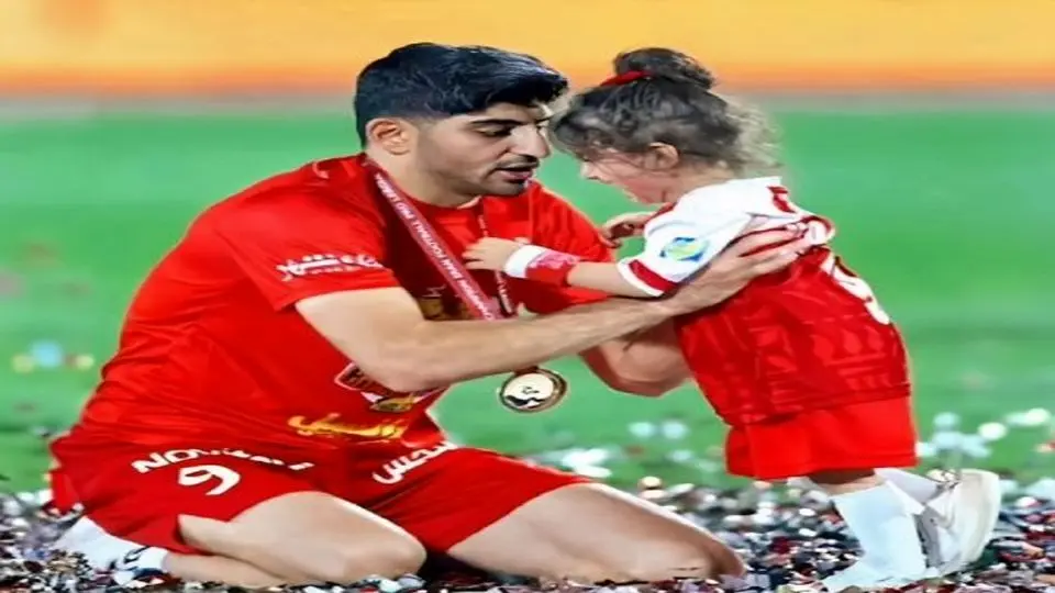 مهدی ترابی عکس فرزندش را روی ساق بندش حک کرد+ ویدئو