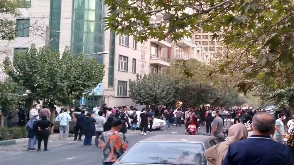 خودکشی یکی از آسیب دیدگان اعتراضات در پی ممانعت از عمل چشمانش!

