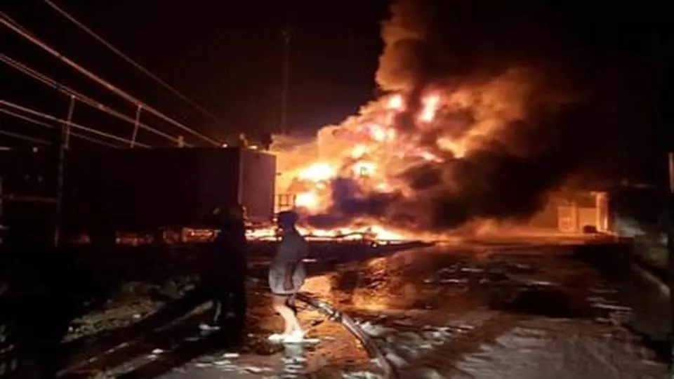 اولین تصاویر از آتش‌سوزی در نیروگاه بصره/ ویدئو
